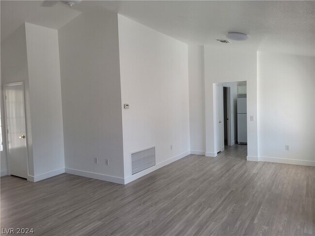 Building Photo - 9605 Sundial Dr