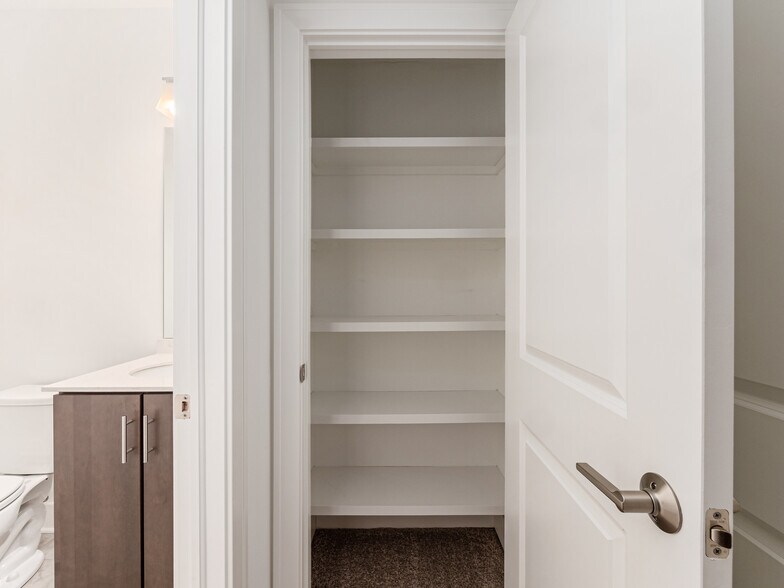 Building Photo - 766 N 6th St