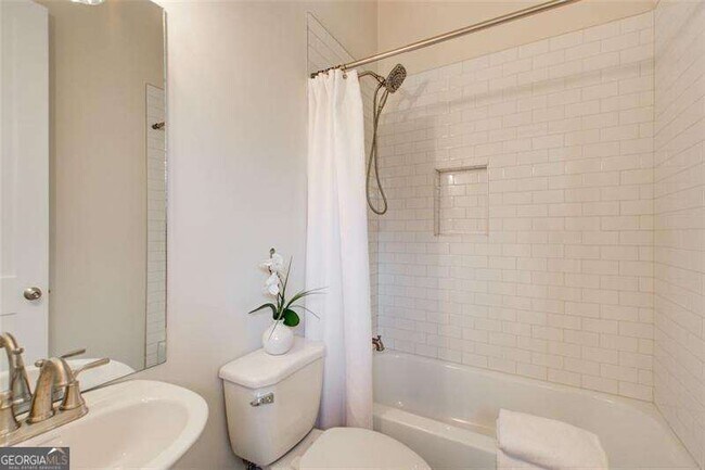 Building Photo - 1240 Oakland Terrace SW