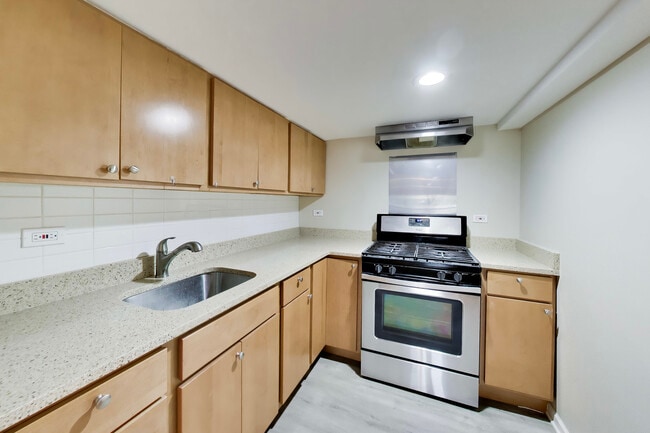 Building Photo - 4614 N Springfield Ave