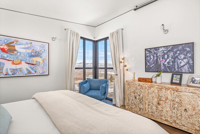 Building Photo - 2700 Juniper Hill Rd