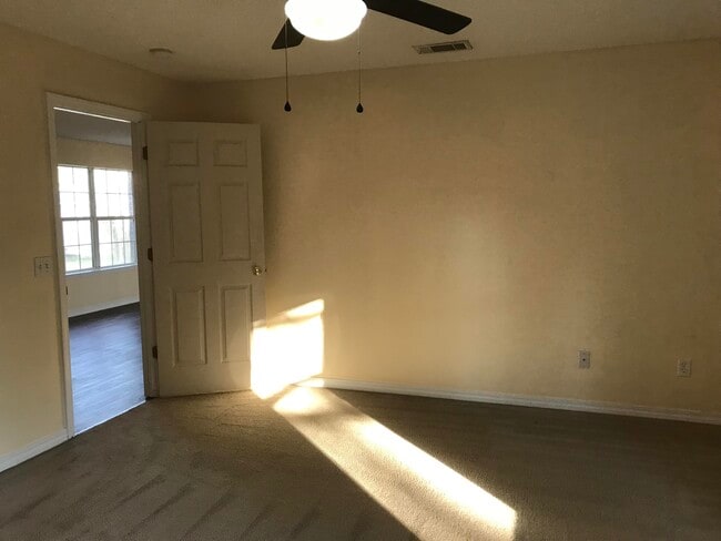 Building Photo - 1228 Ego Dr