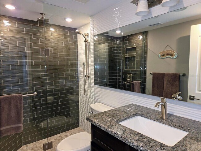 Building Photo - 1 Key Capri