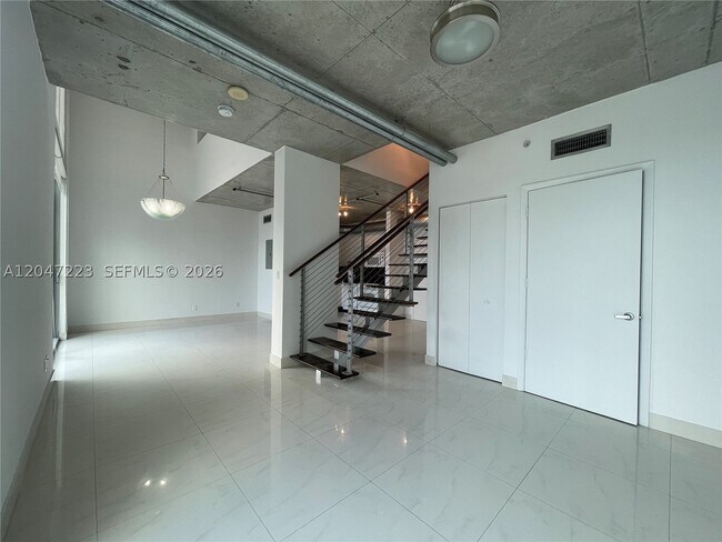 Building Photo - 690 SW 1st Ct