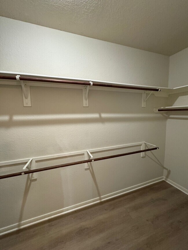 Building Photo - 34 N Montfair Park Cir