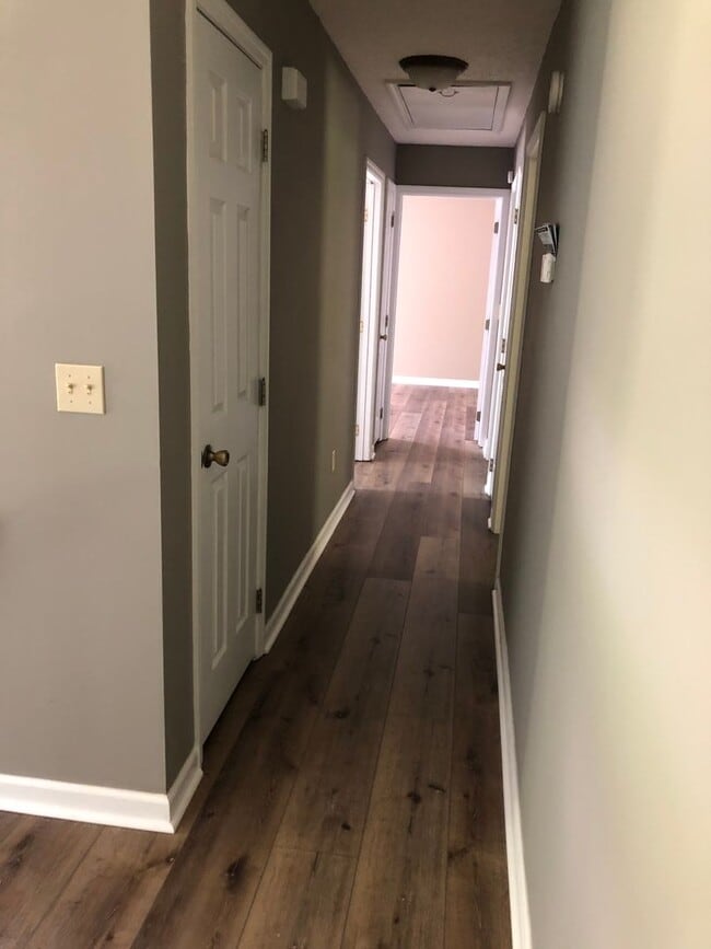 Building Photo - 4 Bedroom / 3 Bath Home   Church Hill, TN