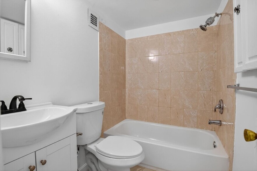 Building Photo - 9483 Fairfax Blvd