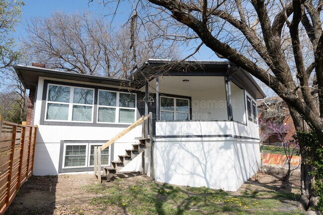 Building Photo - 1700 N Harvard Ave