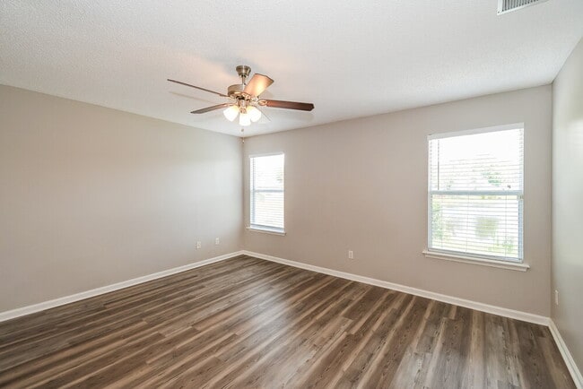 Building Photo - 1747 Northglen Cir