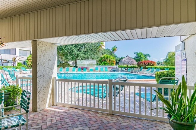 Building Photo - 900 Cove Cay Dr