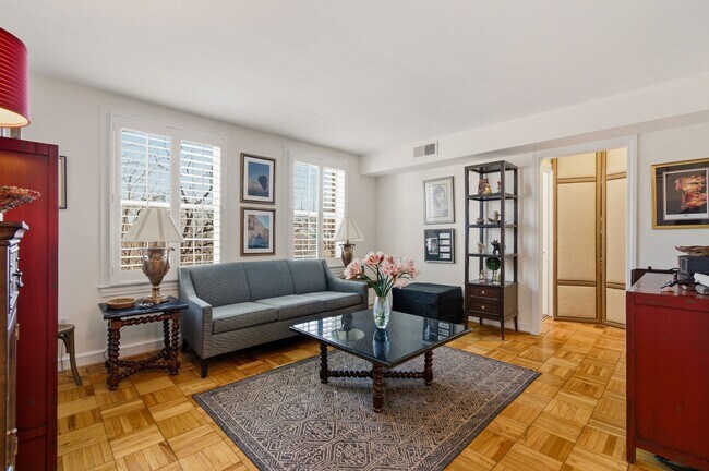 Building Photo - Top Floor Ordway Gardens One Bedroom-Fully Furnished, One Parking Space, & More!