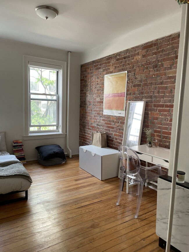 Interior Photo - 170-172 Spring Street