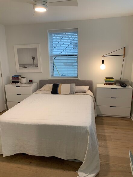 Main bedrrom - 129 W St NW