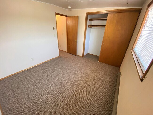 Building Photo - 805 N &#39;C&#39; St. #6-7