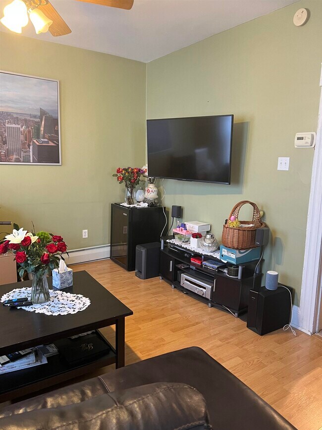 Building Photo - 405 AVENUE E