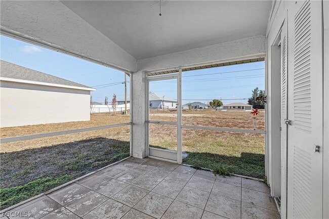 Building Photo - 1733 NE 7th Pl