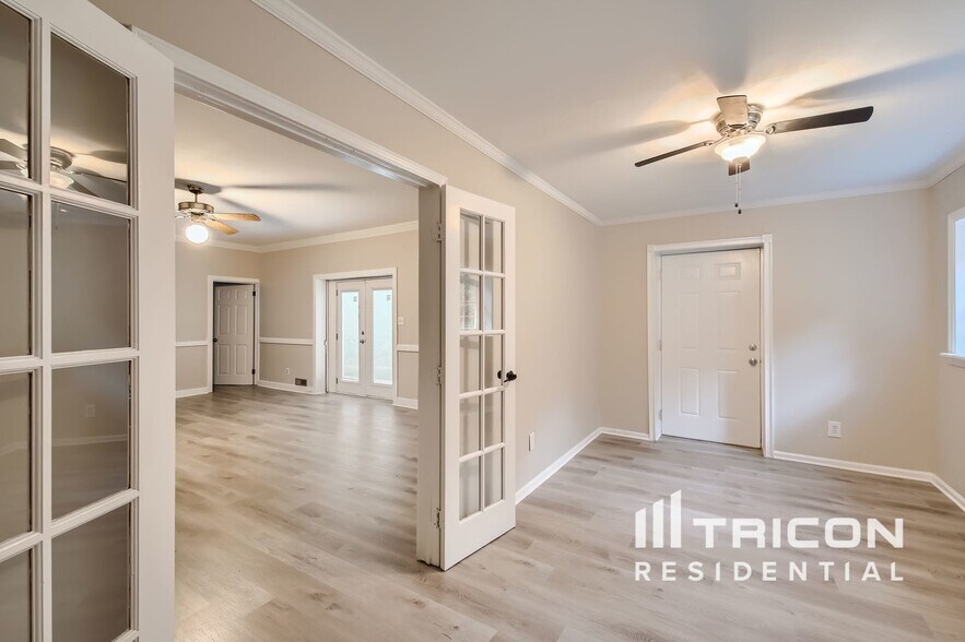 Building Photo - 3251 Deerwood Dr