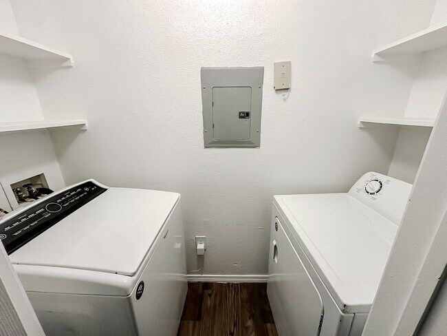 Building Photo - 6225 Saratoga Blvd