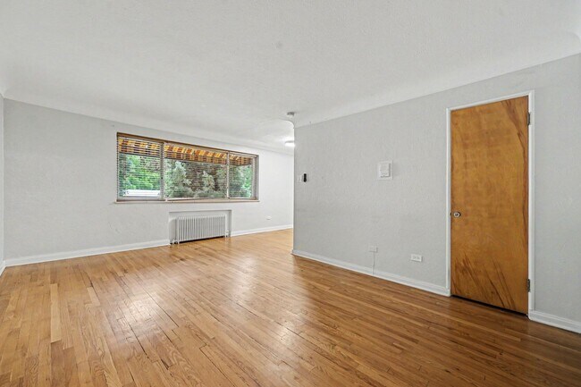 Building Photo - Bright Updated 2-Bed Condo with Vintage Charm Near Wash Park & Cherry Creek