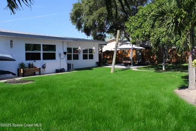 Building Photo - 415 N Shore Dr