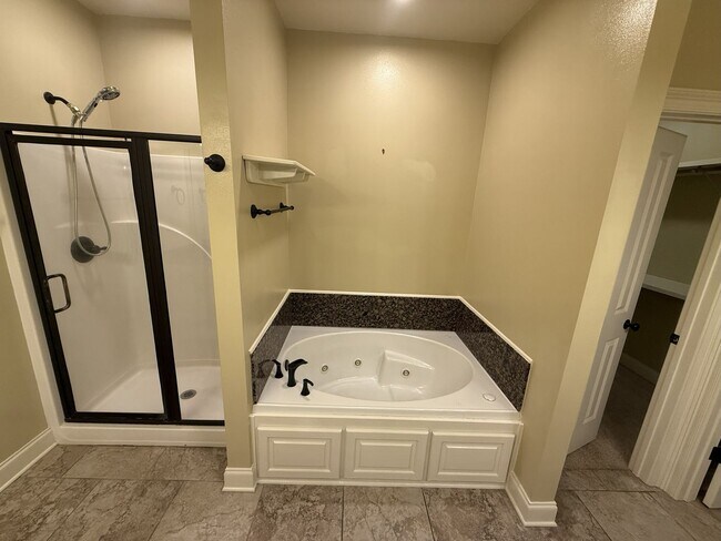 Building Photo - Charming 3 Bedroom Home in Willowbrook Subdivision!