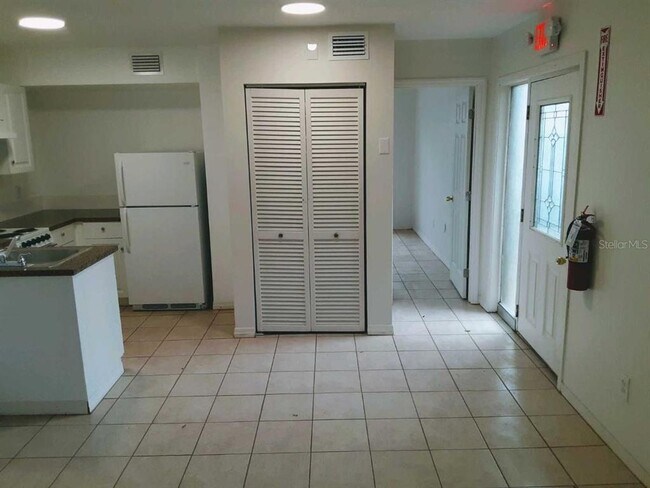 Building Photo - 407 S Orion Ave