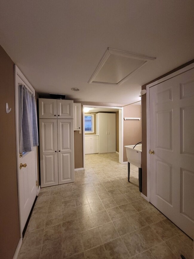 Building Photo - Charming 3 bedroom 2 bath