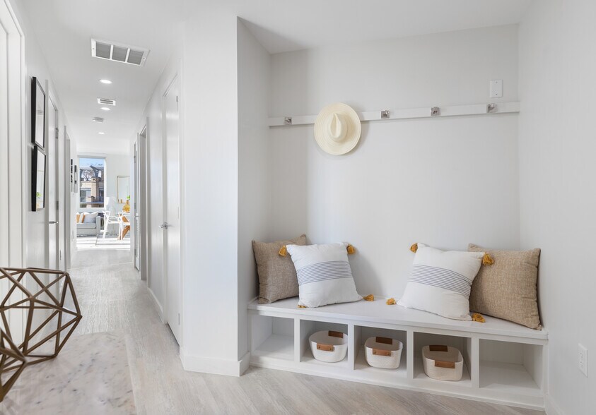 Welcoming Entry - Modo Apartments