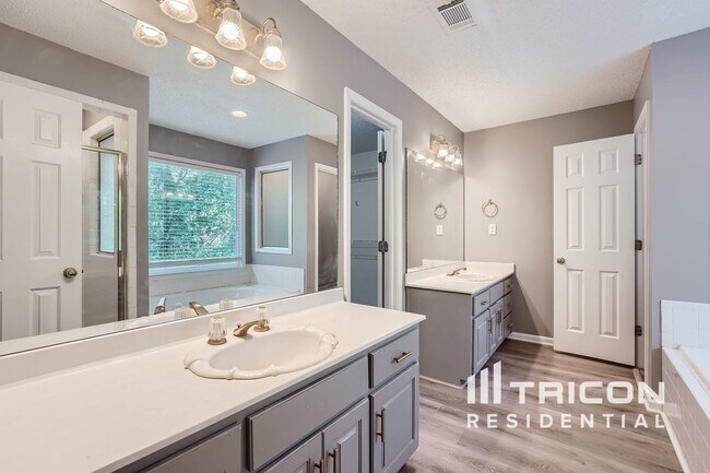 Building Photo - 3020 Royal Creek Way SW