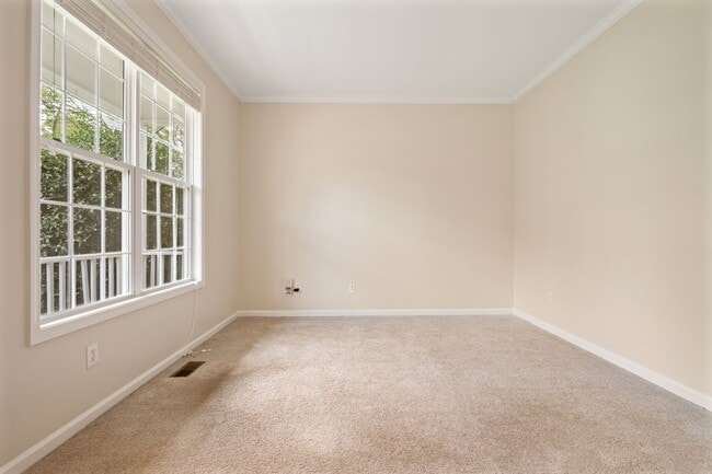 Building Photo - Spacious 5-Bedroom Home with Screened Porch and Office