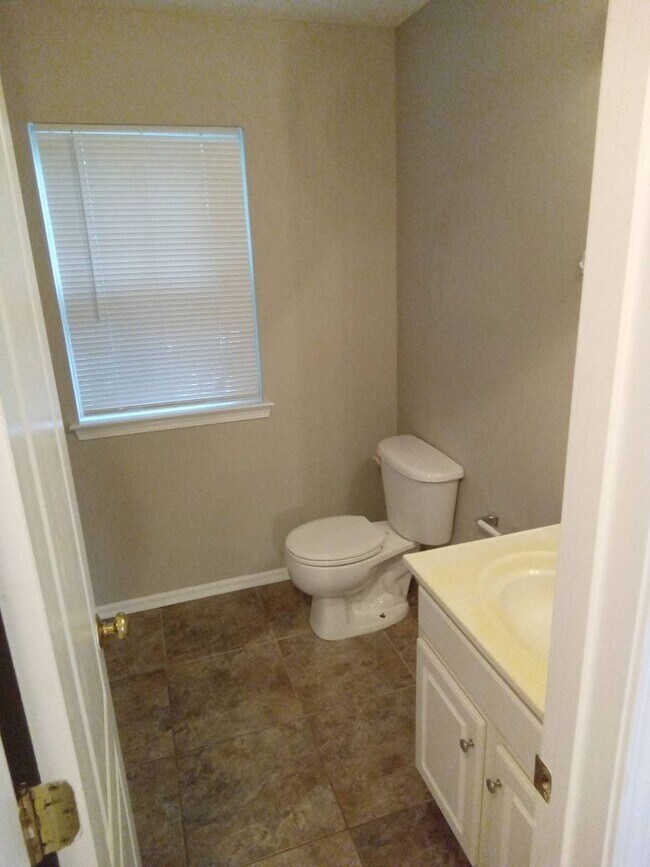 Building Photo - Great Home Close To Historical Downtown Matthews!