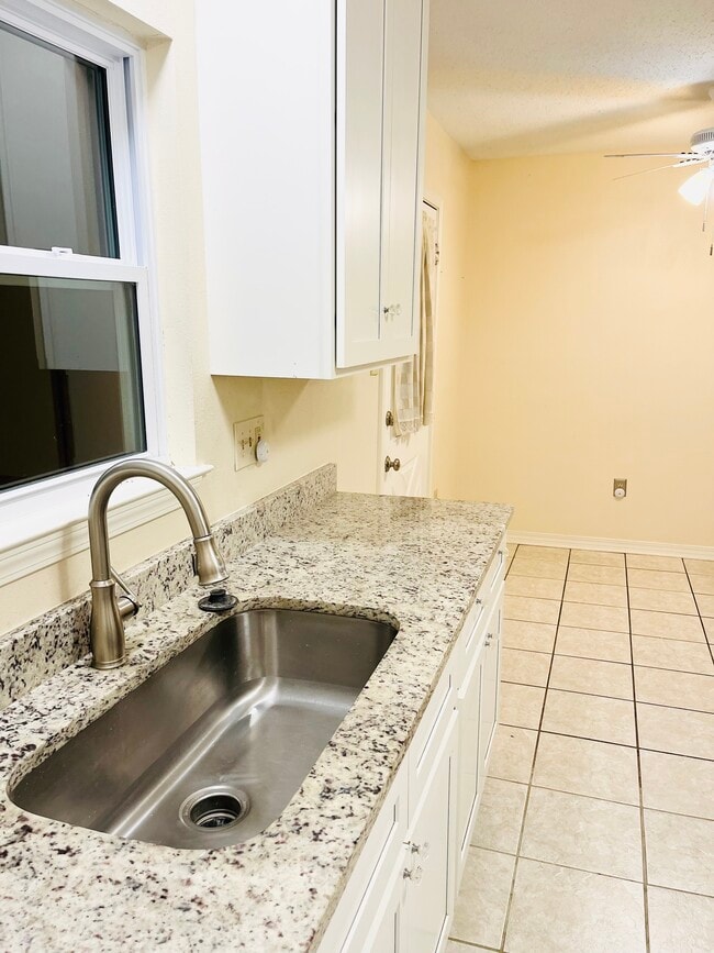 Building Photo - 1534 Delta Dr