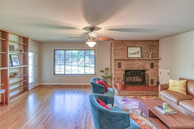 Building Photo - 1221 Cruce St