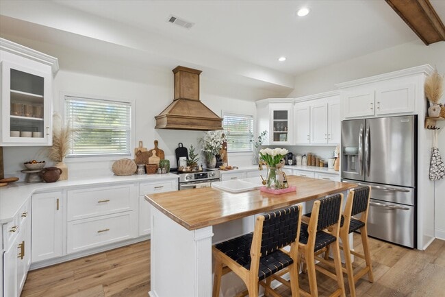 Building Photo - 1513 Paris Ave