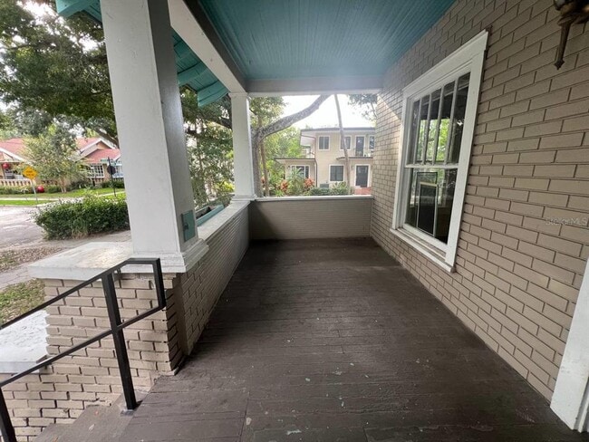 Building Photo - 557 6th Ave N