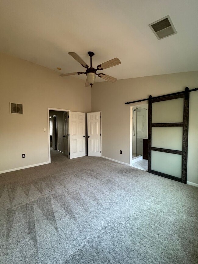 Building Photo - Well-Located 3BR, 2-Full, and 2-Half Bath Townhouse w/ One-Car Garage in Sterling, VA