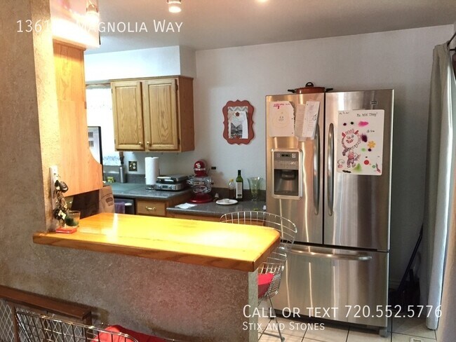 Building Photo - 1361 S Magnolia Way