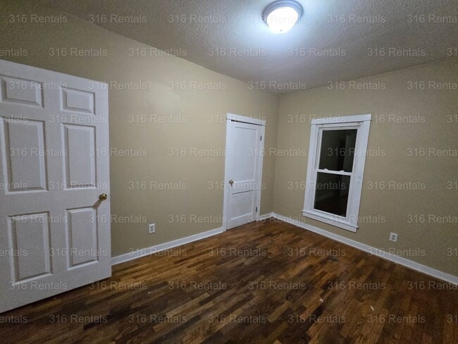 Building Photo - $795 - 2 bed 1 bath - Single Family Home