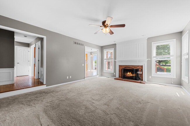 Building Photo - 47643 Ashford Dr S