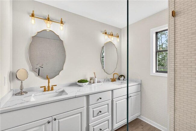 Building Photo - 4933 Dana Dr NE