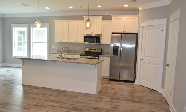 Building Photo - 15 Oakfield Dr