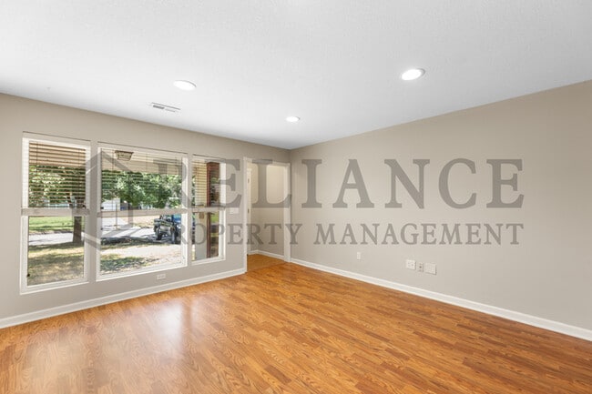 Building Photo - 1806 N Hood St