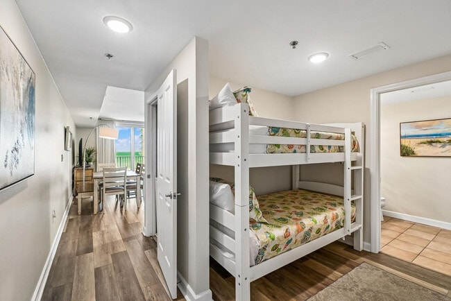 Building Photo - 9896 S Thomas Dr