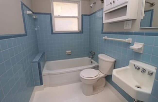 Building Photo - Cozy 2-Bedroom Duplex in Southeast Columbia – Brandon Acres!