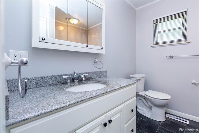 Building Photo - 7580 Thornwood St