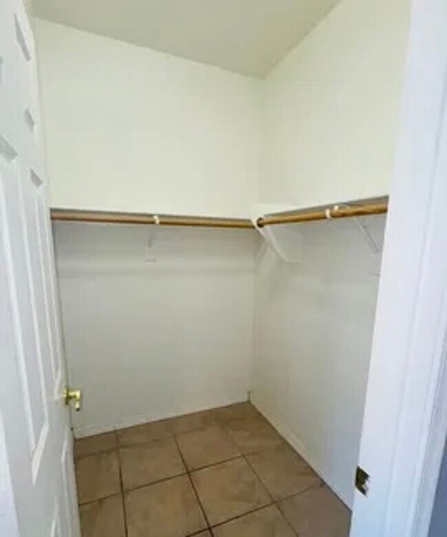 Building Photo - 3 Bed 2 Bath Available Now!! Contact Property Pros Property Management for more details