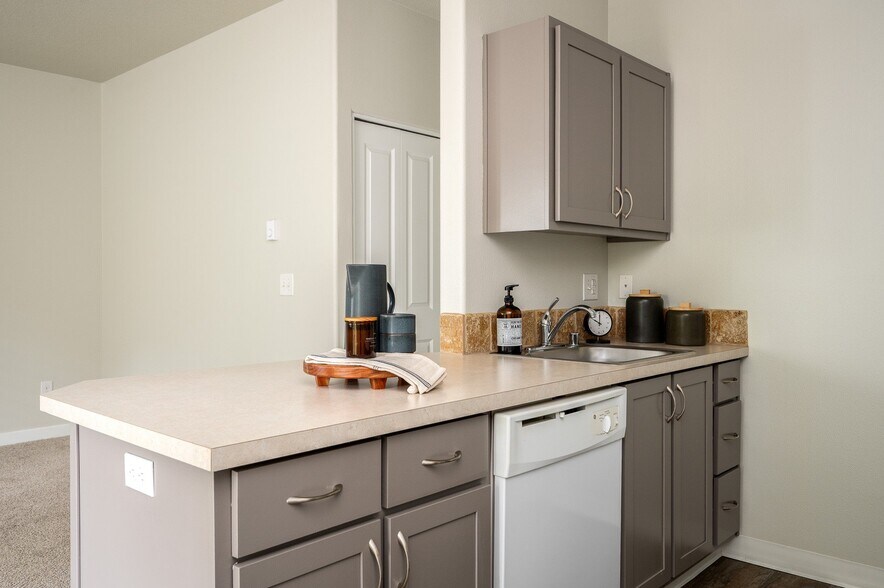 Building Photo - Leverich Apartments