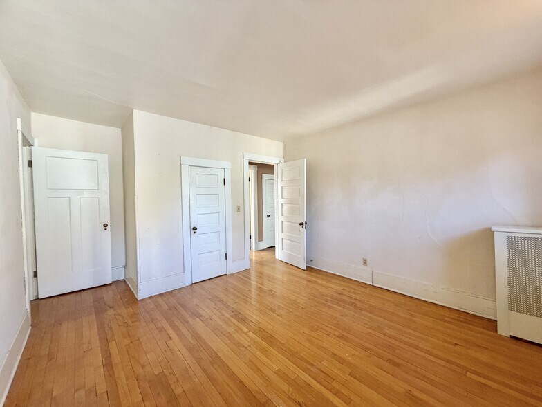 Building Photo - 715 Bushnell St