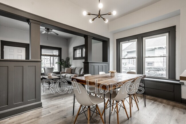 Building Photo - 4612 E New York St