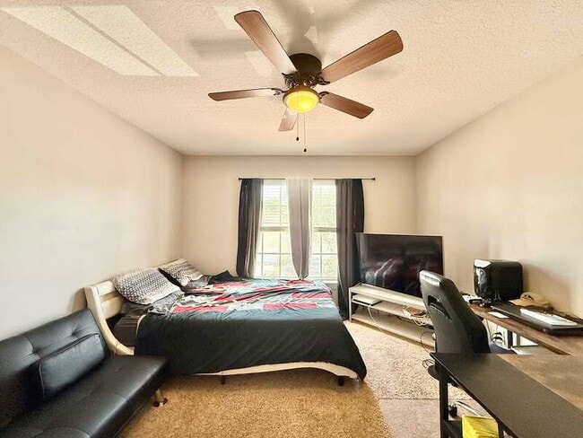 Building Photo - 131 Valencia Cir